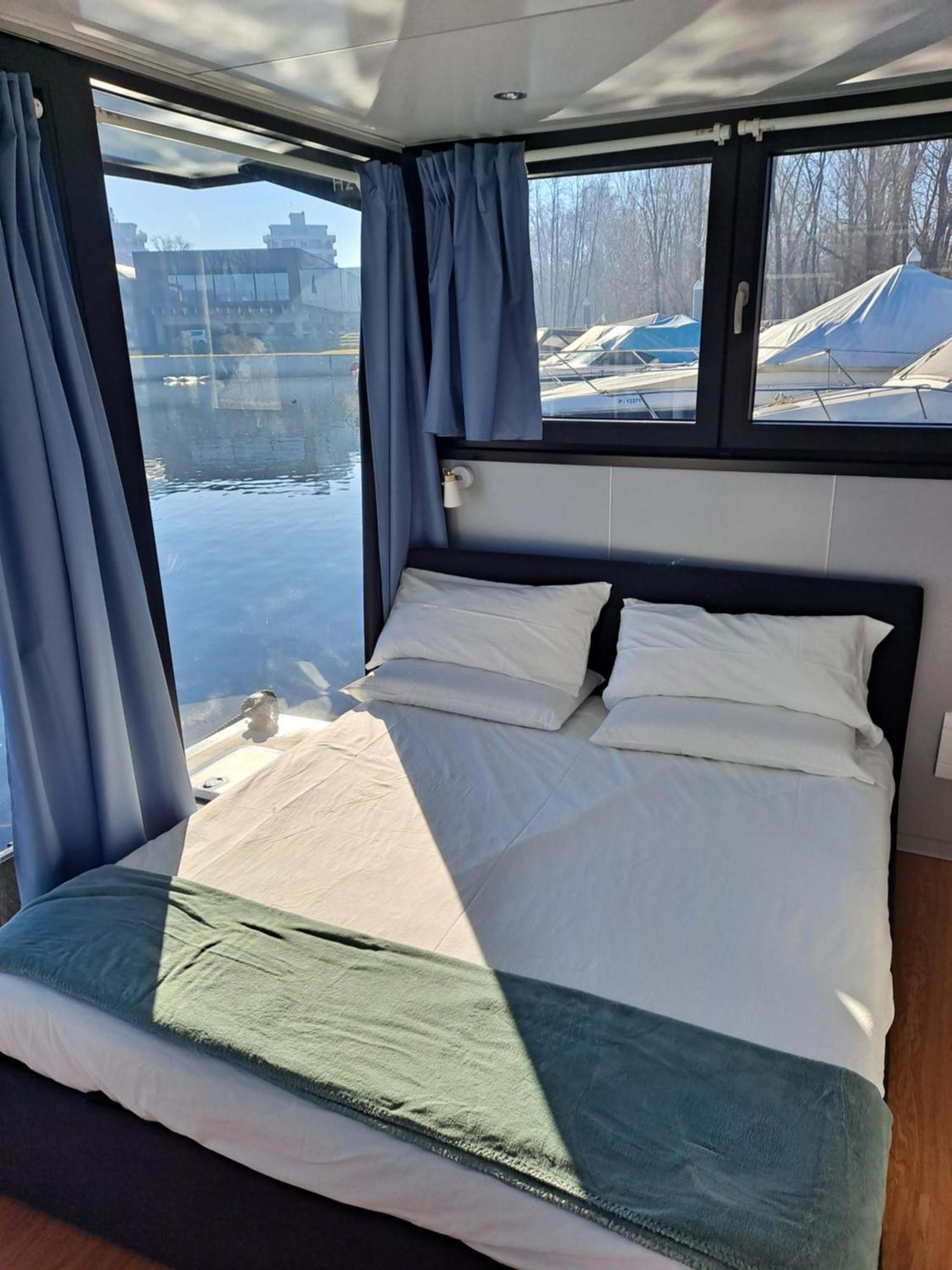 Floating Experience Black Pearl, Lago Maggiore Dormelletto Extérieur photo