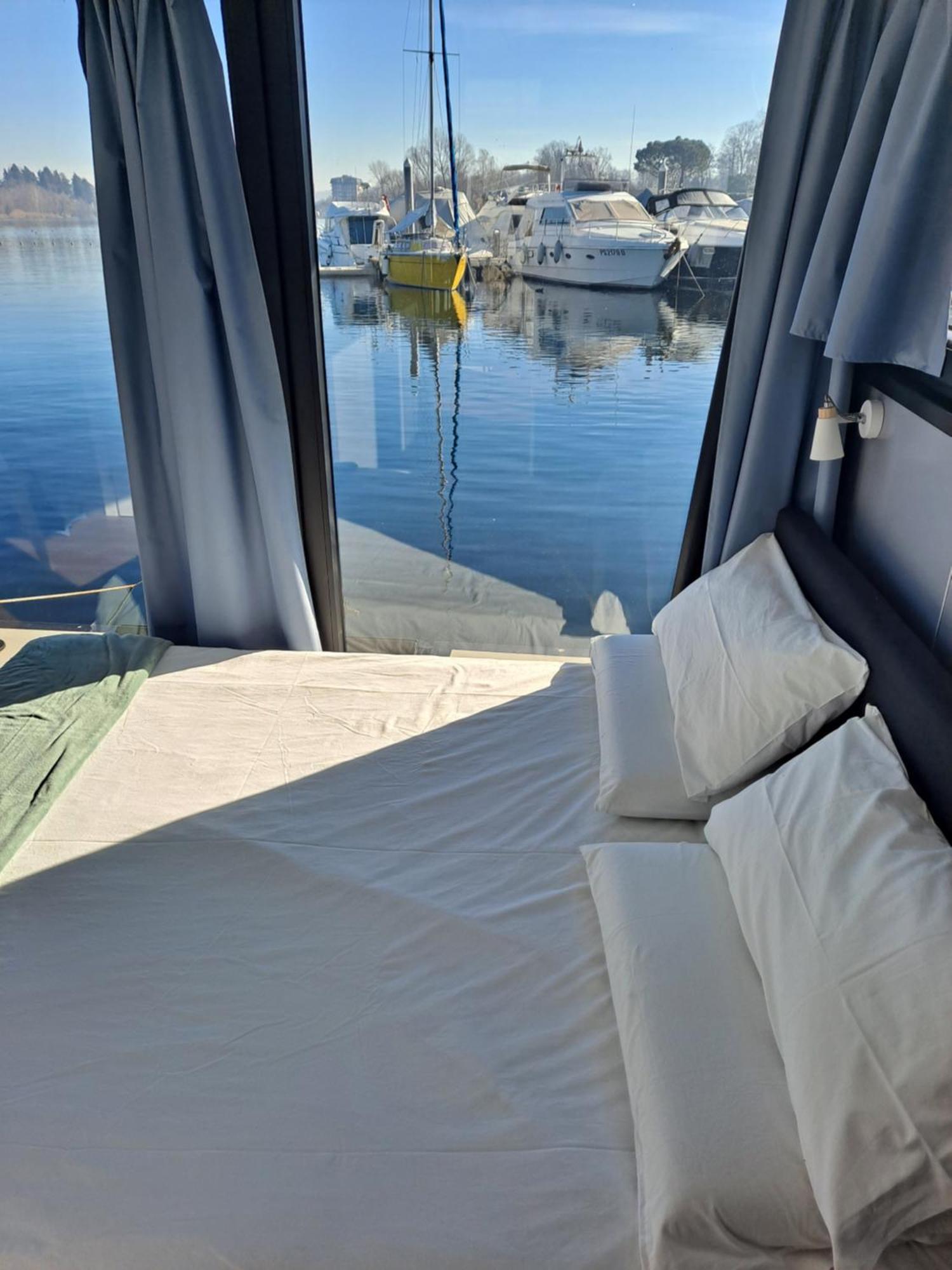 Floating Experience Black Pearl, Lago Maggiore Dormelletto Extérieur photo