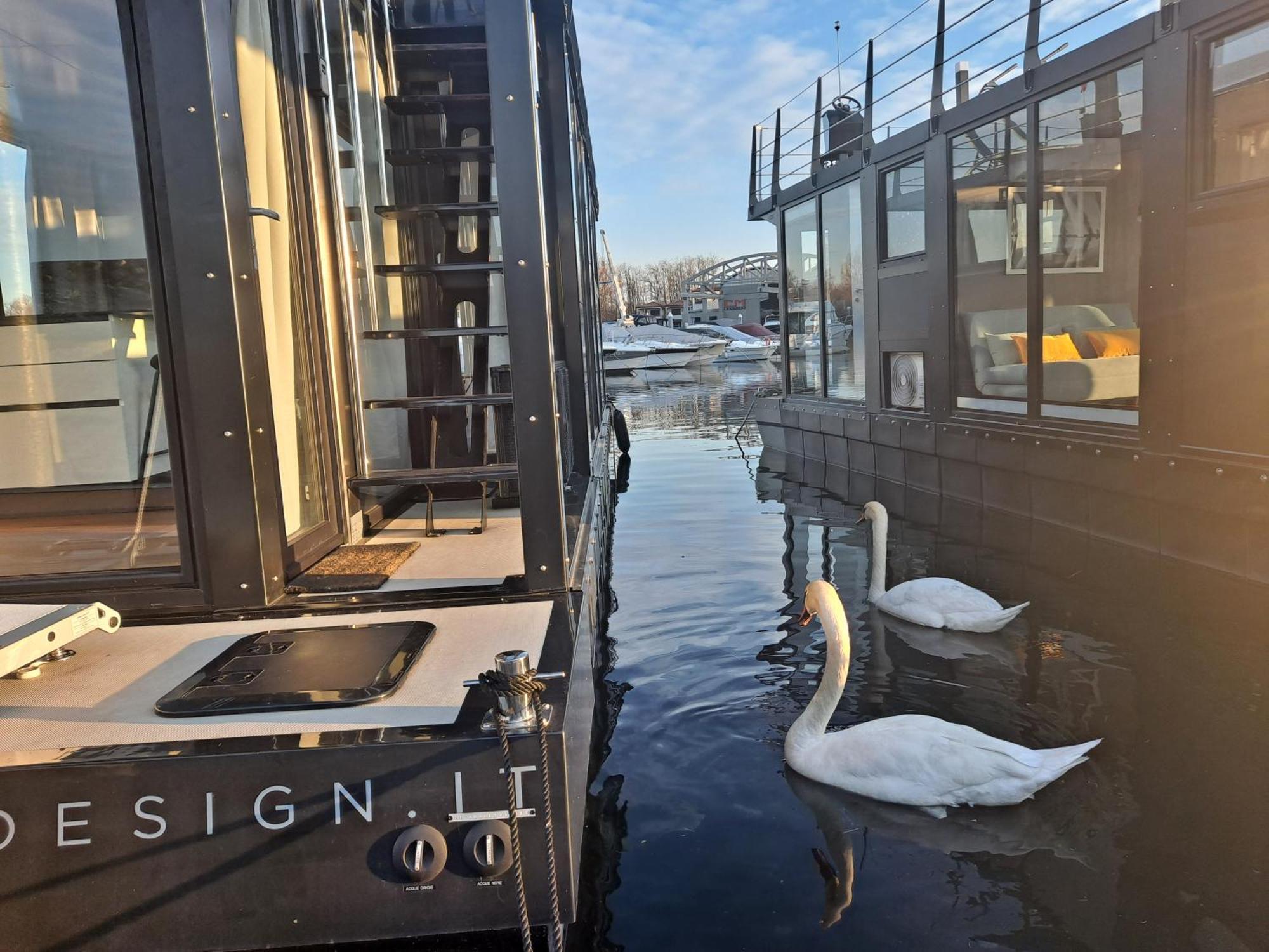 Floating Experience Black Pearl, Lago Maggiore Dormelletto Extérieur photo