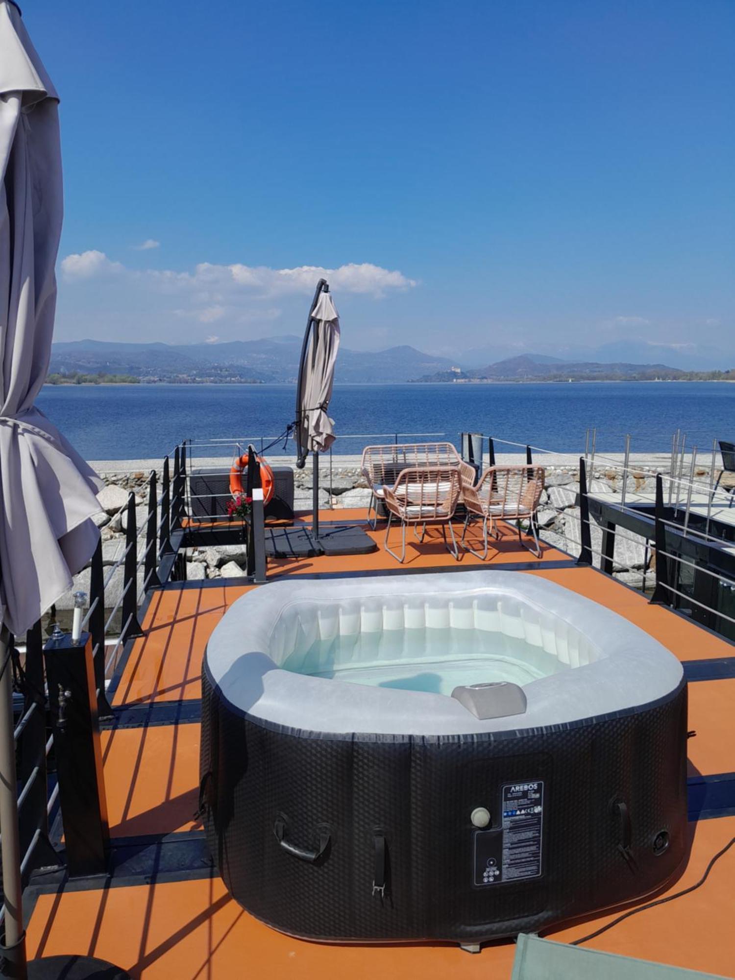Floating Experience Black Pearl, Lago Maggiore Dormelletto Extérieur photo