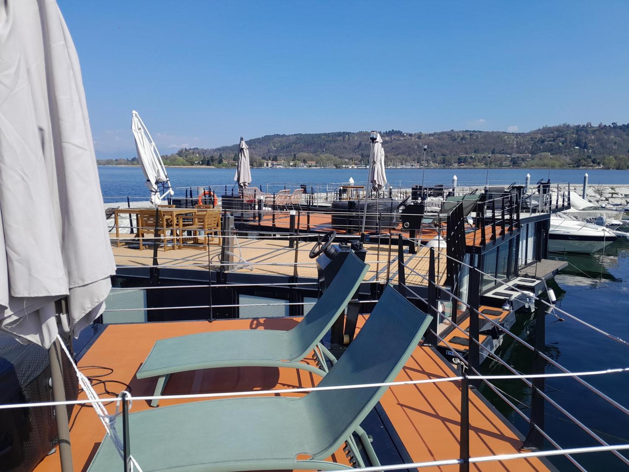 Floating Experience Black Pearl, Lago Maggiore Dormelletto Extérieur photo