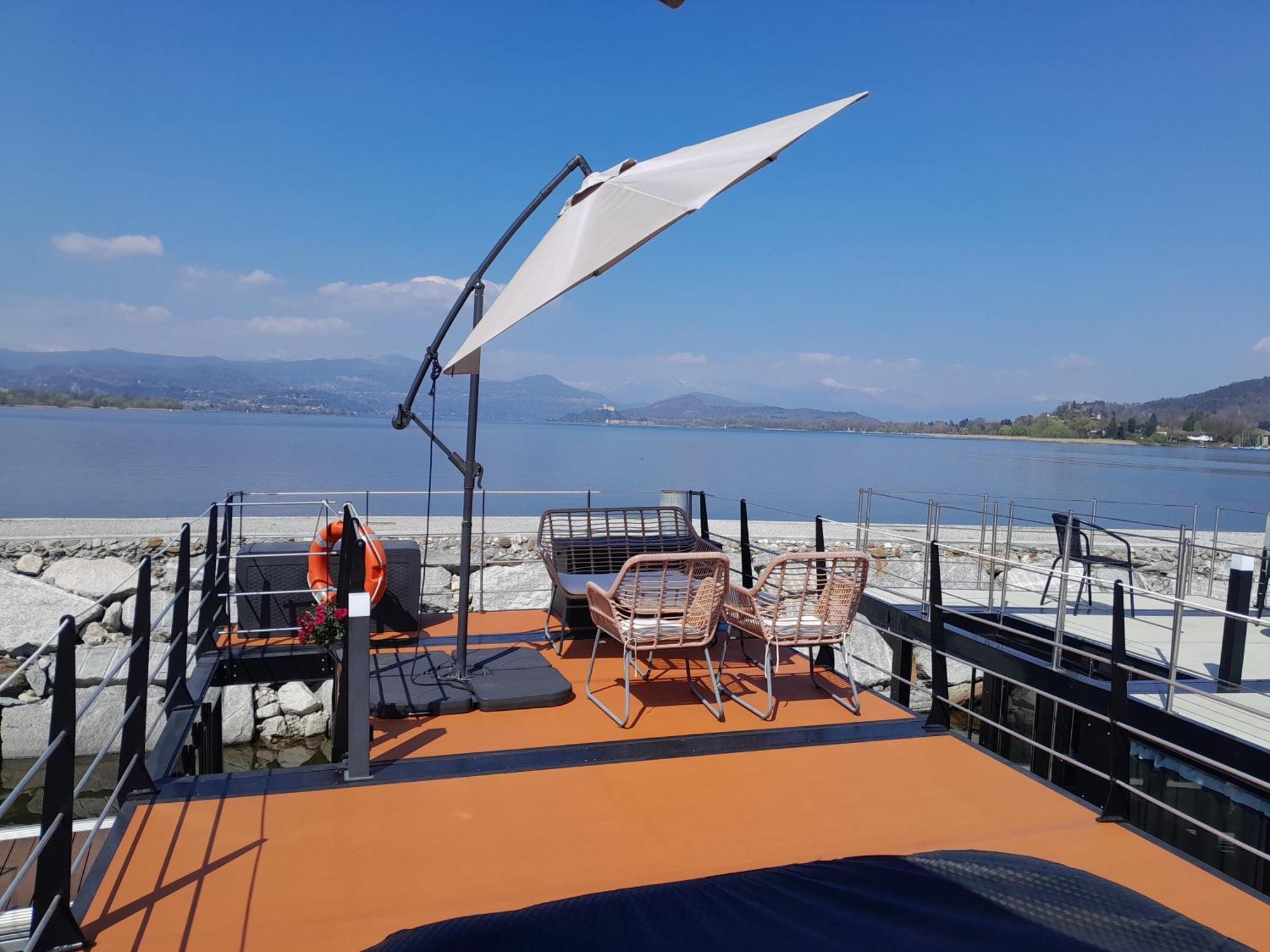Floating Experience Black Pearl, Lago Maggiore Dormelletto Extérieur photo