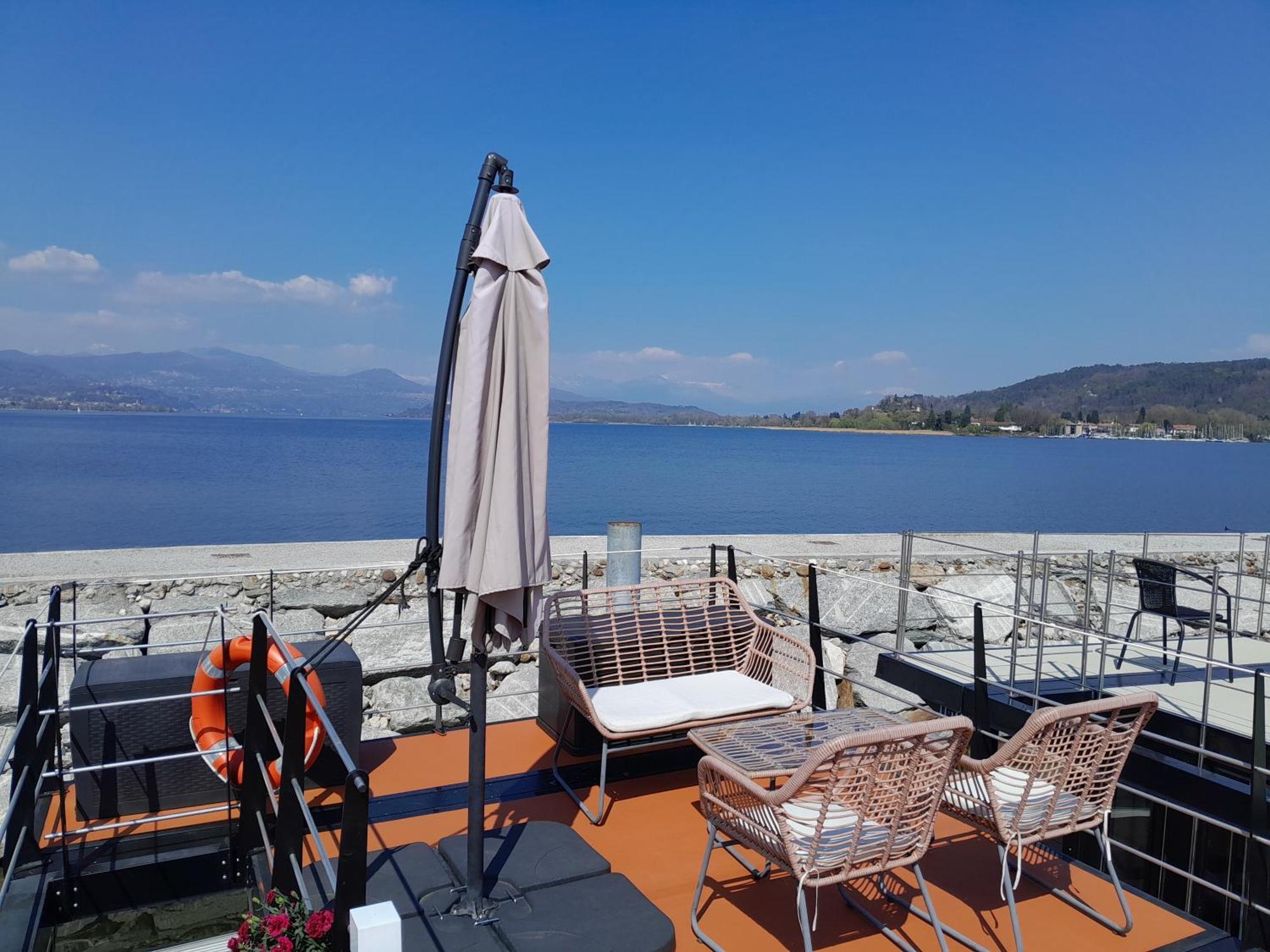 Floating Experience Black Pearl, Lago Maggiore Dormelletto Extérieur photo
