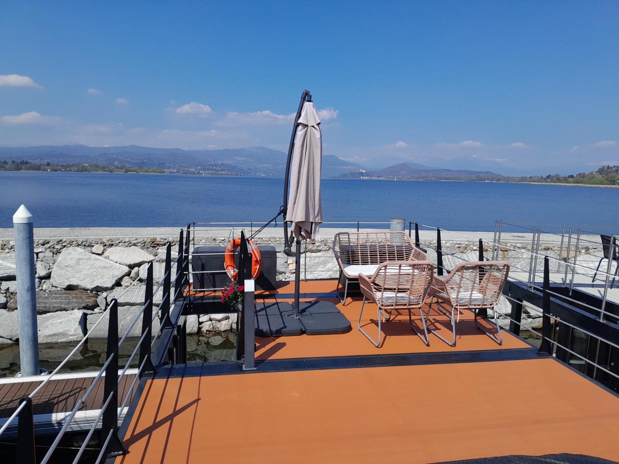 Floating Experience Black Pearl, Lago Maggiore Dormelletto Extérieur photo