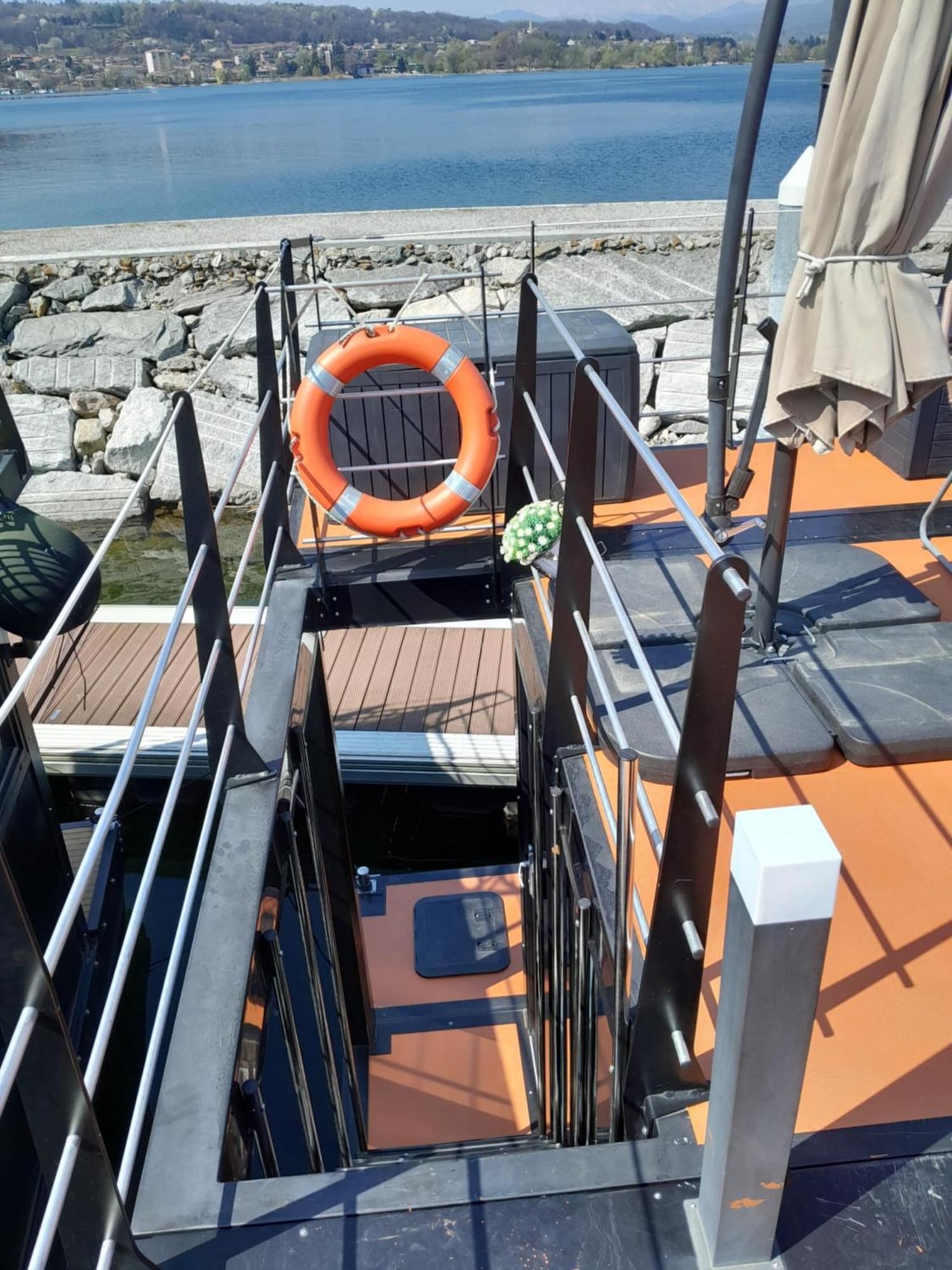 Floating Experience Black Pearl, Lago Maggiore Dormelletto Extérieur photo
