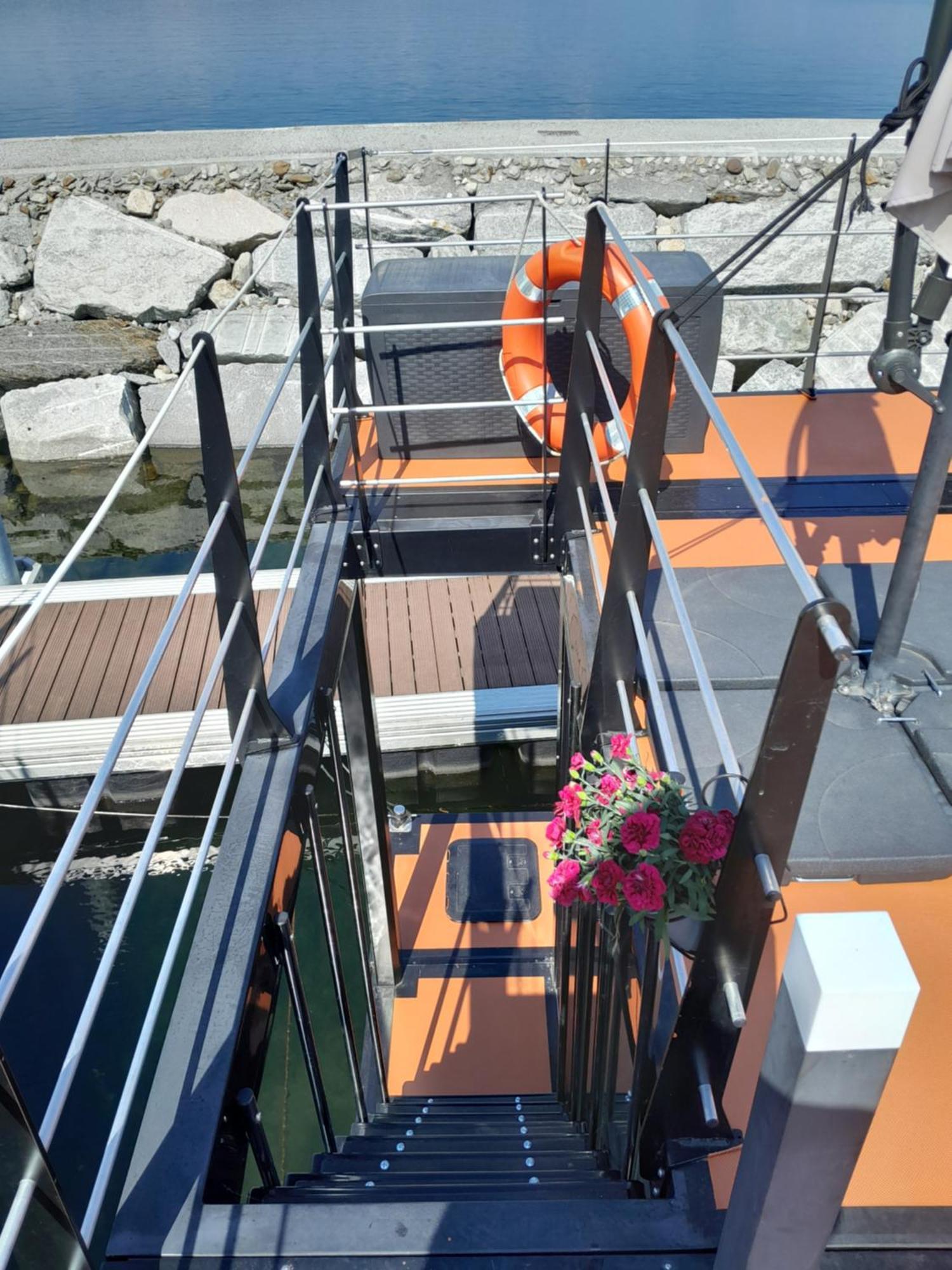 Floating Experience Black Pearl, Lago Maggiore Dormelletto Extérieur photo