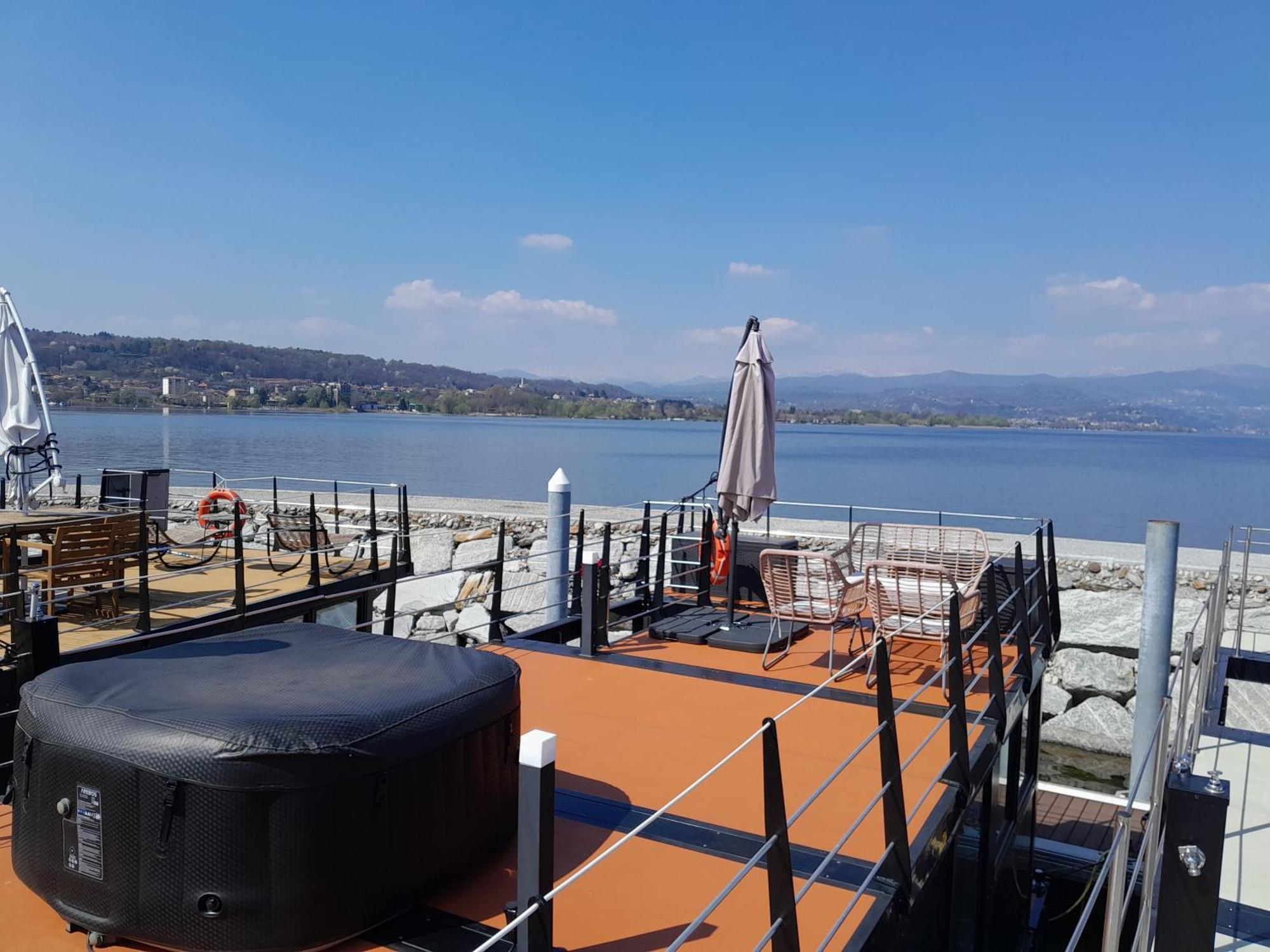 Floating Experience Black Pearl, Lago Maggiore Dormelletto Extérieur photo
