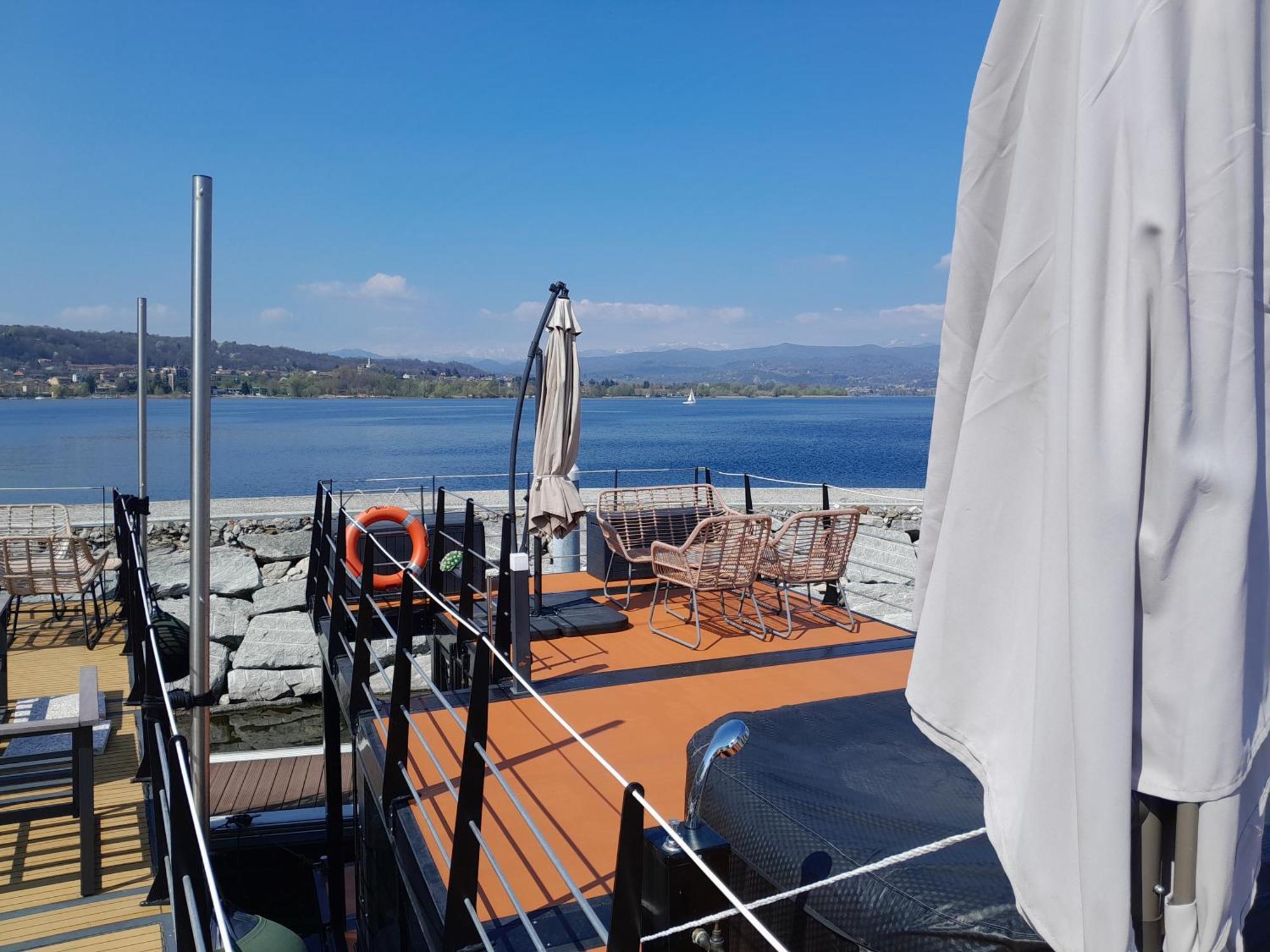 Floating Experience Black Pearl, Lago Maggiore Dormelletto Extérieur photo