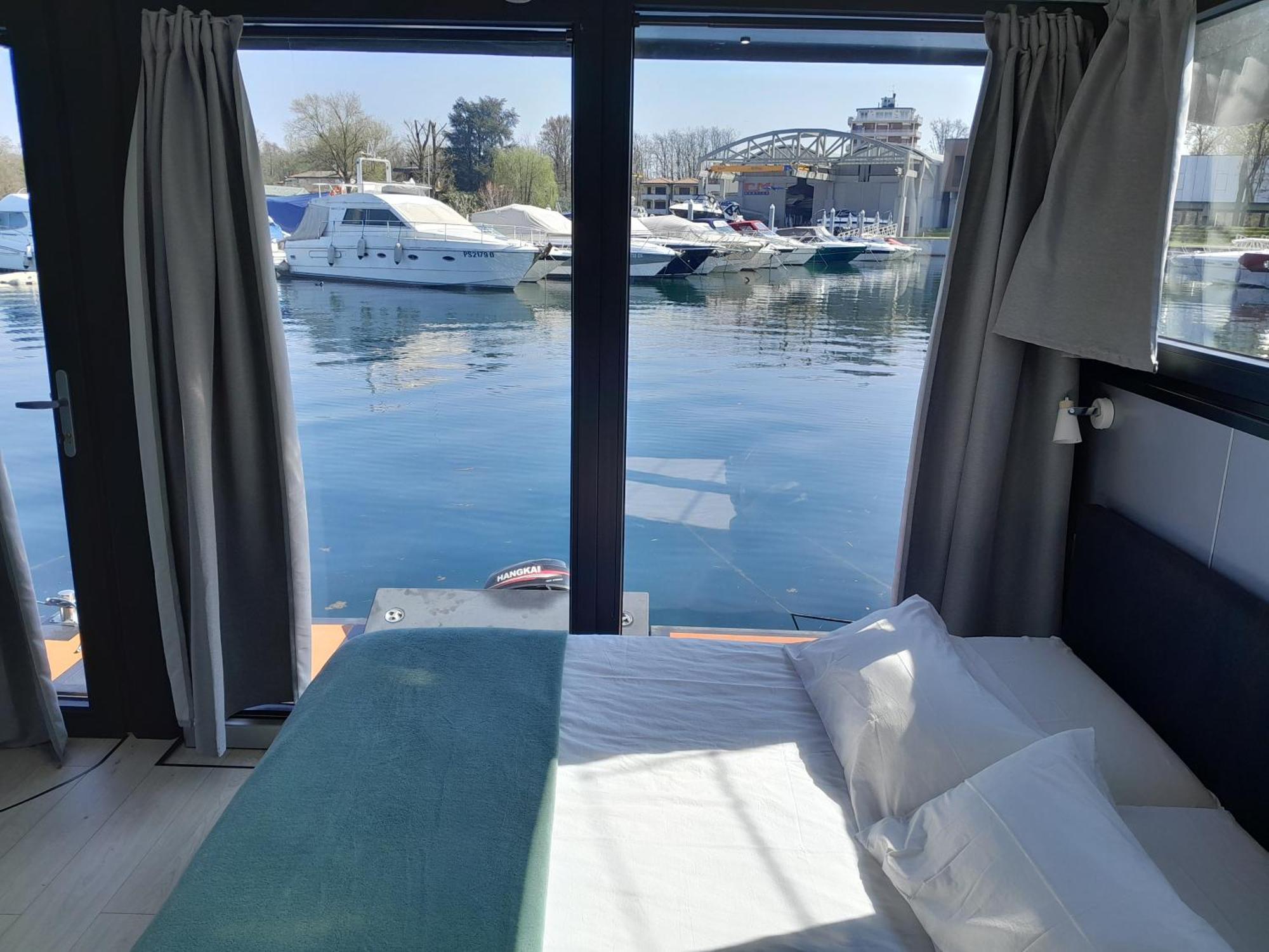 Floating Experience Black Pearl, Lago Maggiore Dormelletto Extérieur photo