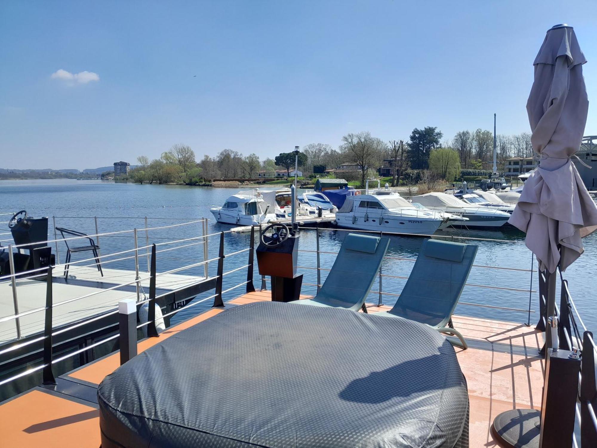 Floating Experience Black Pearl, Lago Maggiore Dormelletto Extérieur photo
