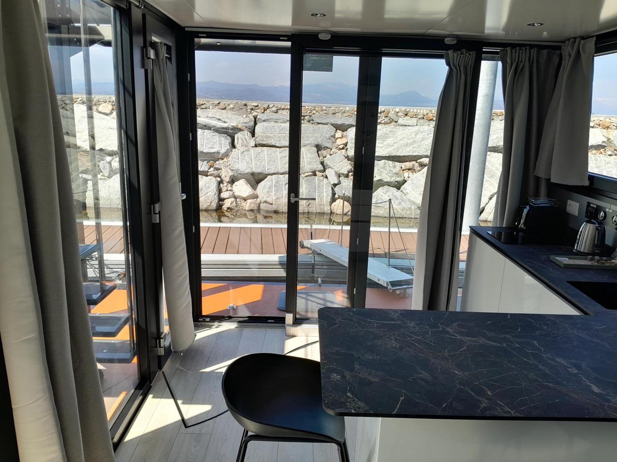 Floating Experience Black Pearl, Lago Maggiore Dormelletto Extérieur photo