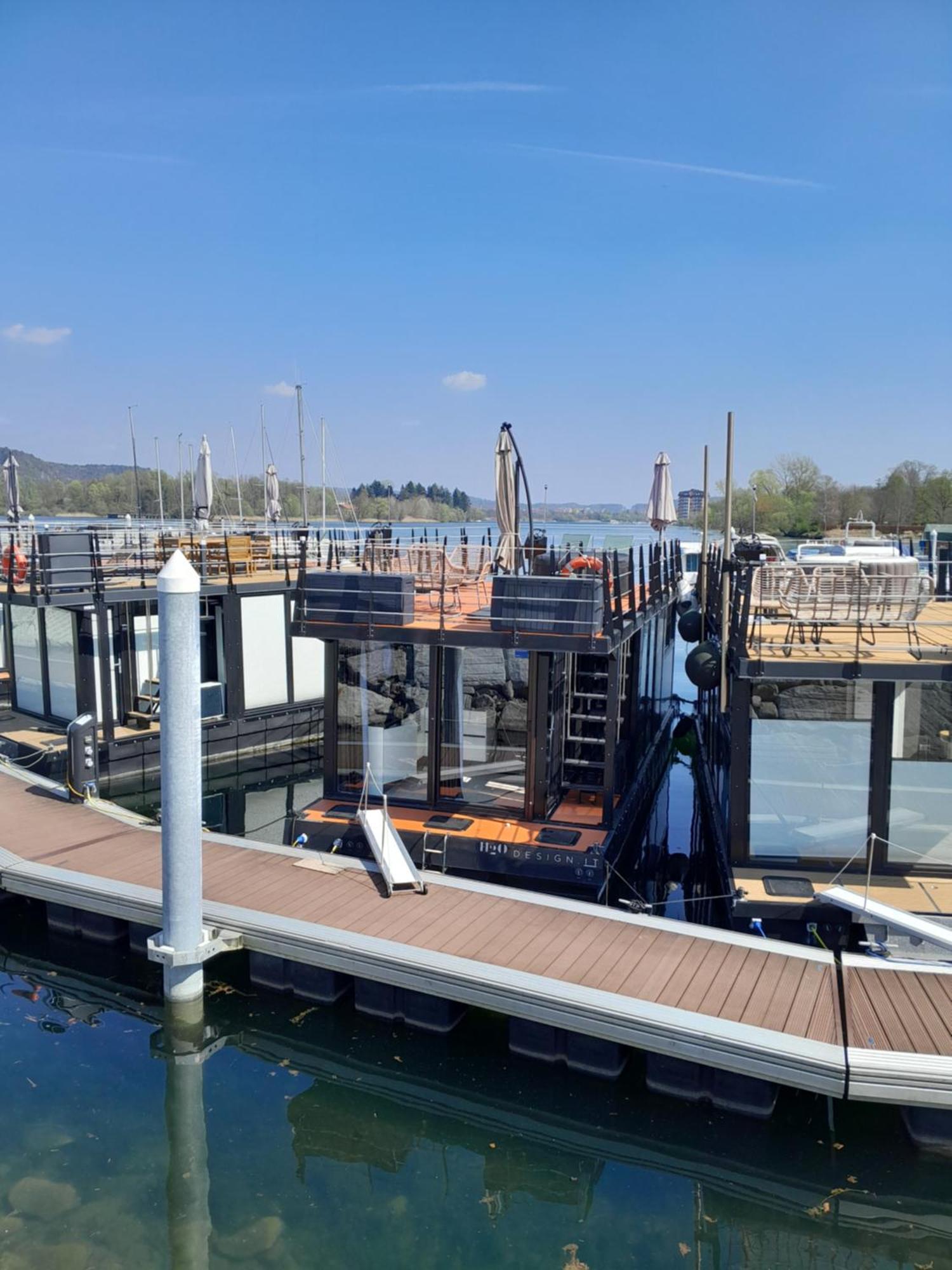 Floating Experience Black Pearl, Lago Maggiore Dormelletto Extérieur photo