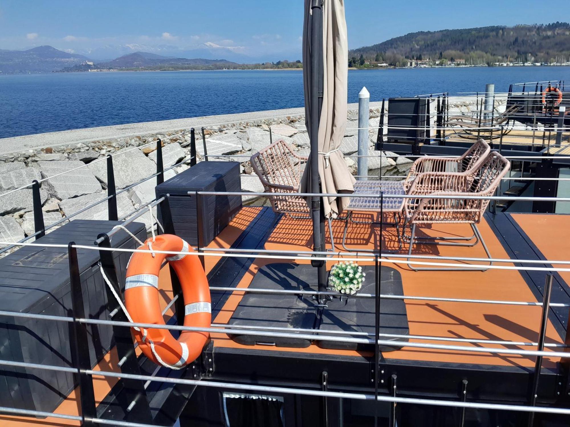 Floating Experience Black Pearl, Lago Maggiore Dormelletto Extérieur photo