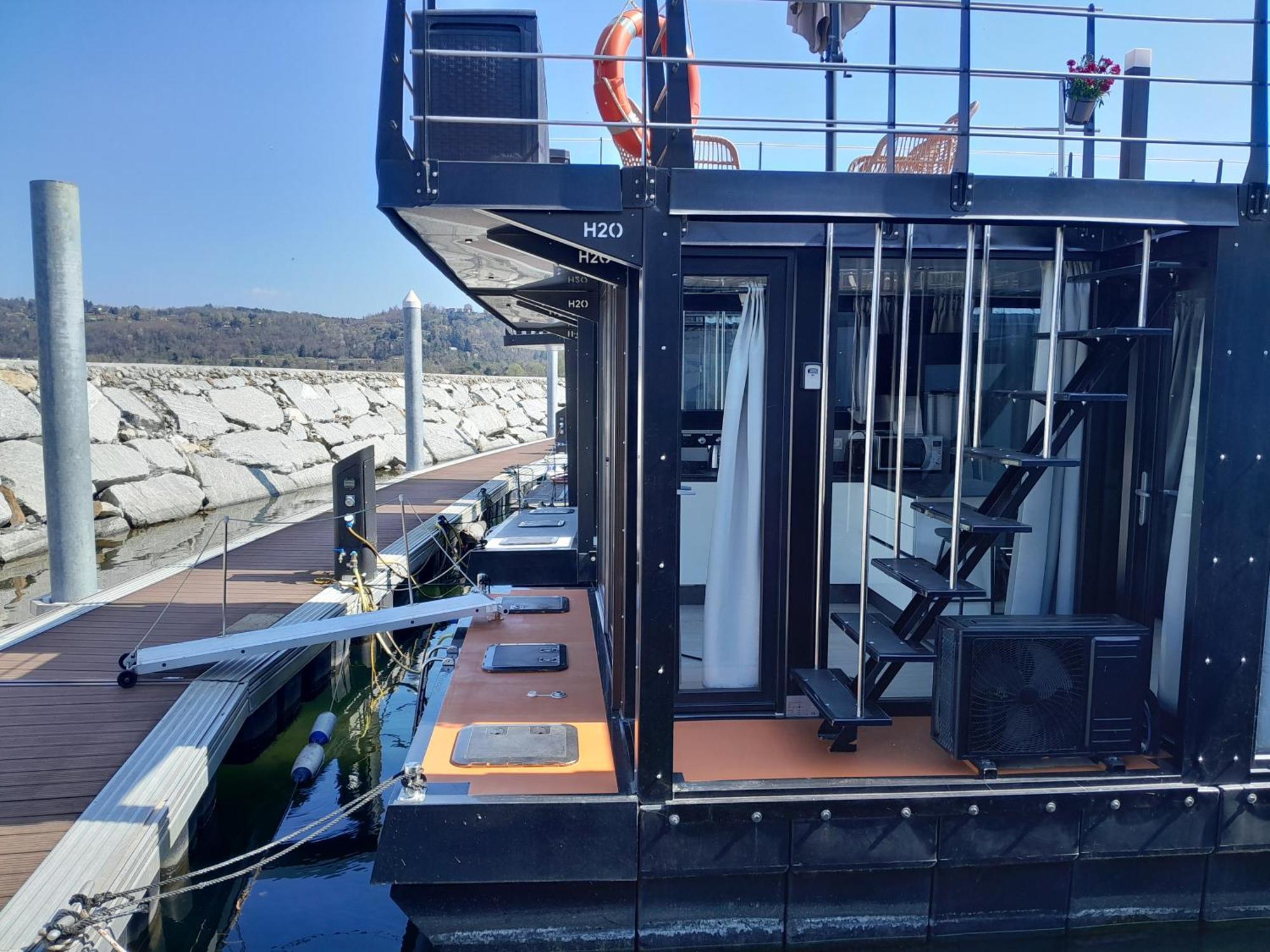 Floating Experience Black Pearl, Lago Maggiore Dormelletto Extérieur photo